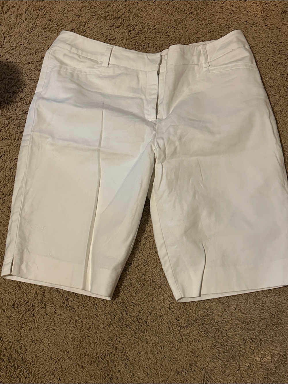 Two pairs of ladies Chico size 1.5 knee length shorts, white, and yellow - Picture 5 of 7